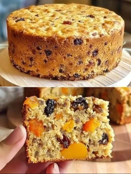 Delicious Oatmeal Cake with apple and carrot topping