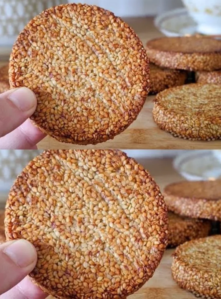 Delicious two-ingredient breakfast cake free of sugar, flour, eggs, and milk